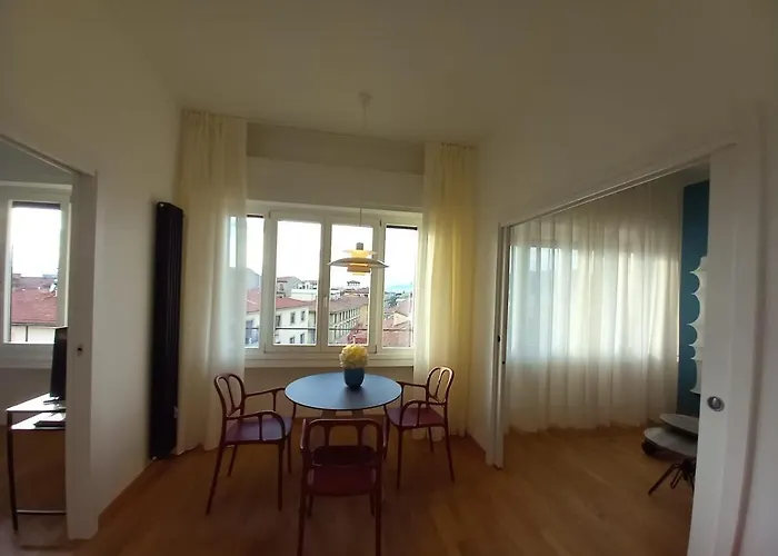 Sweetly Home In Florence Panoramic Suite Con Vista Duomo E Appartamento Elegante Centro Firenze, Stazione Apartament