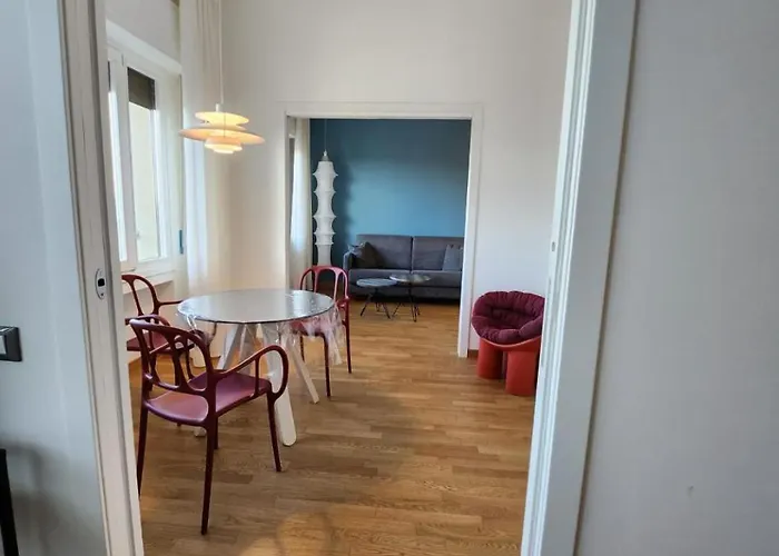 Sweetly Home In Florence Panoramic Suite Con Vista Duomo E Appartamento Elegante Centro Firenze, Stazione Apartament Florencja